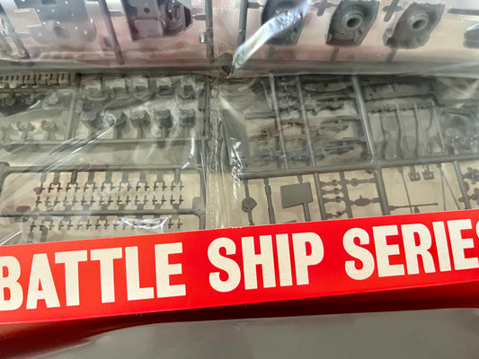 Under Siege Battleship USS Missouri Model kit Japan 1993 - Set with Movie Laserdisc