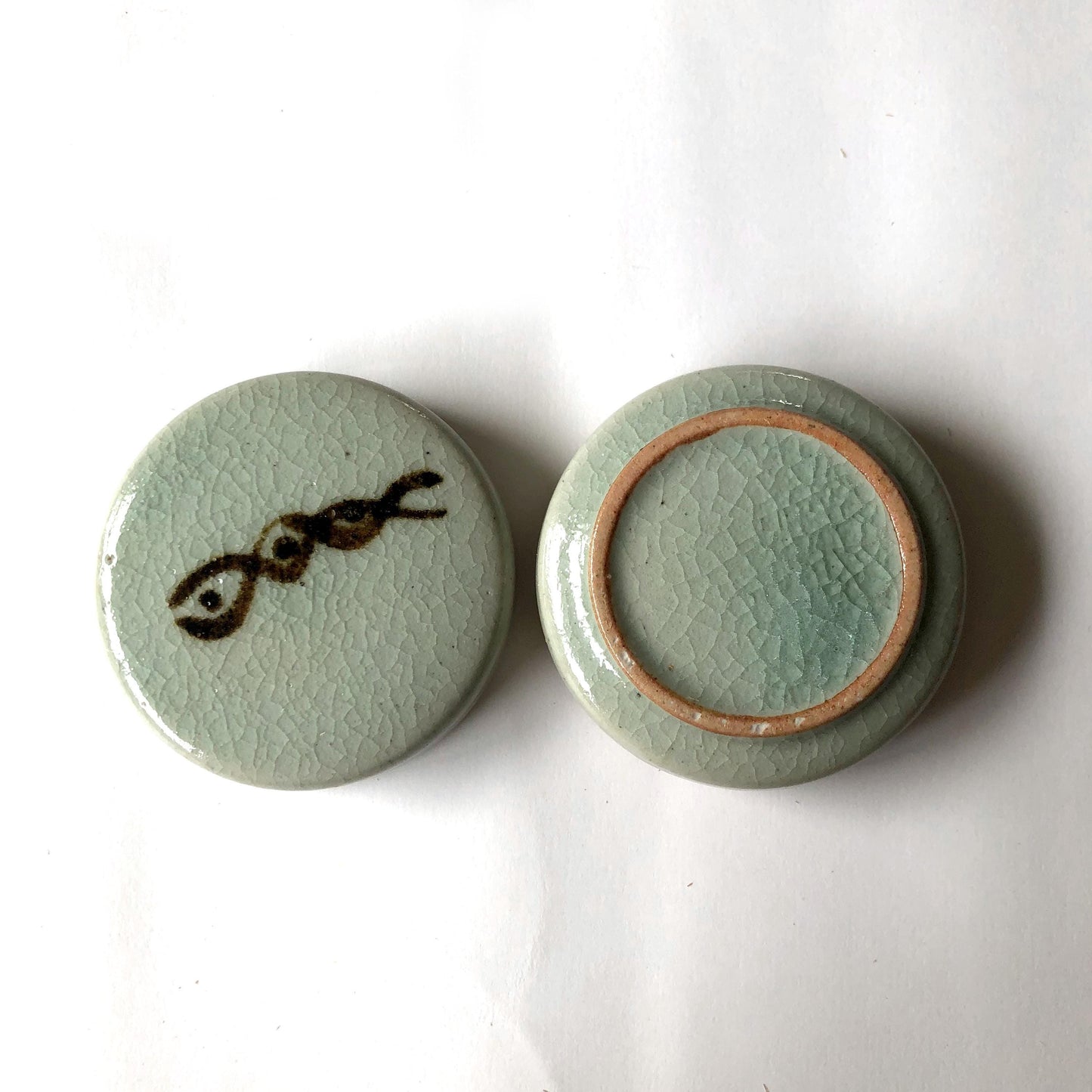 Japanese incense dish / trinket box - simple round with geometric decoration