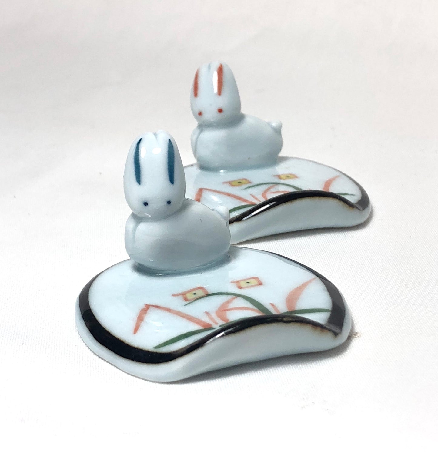 Cute ceramic hashioki - chopstick / cutlery rest - two bunnies