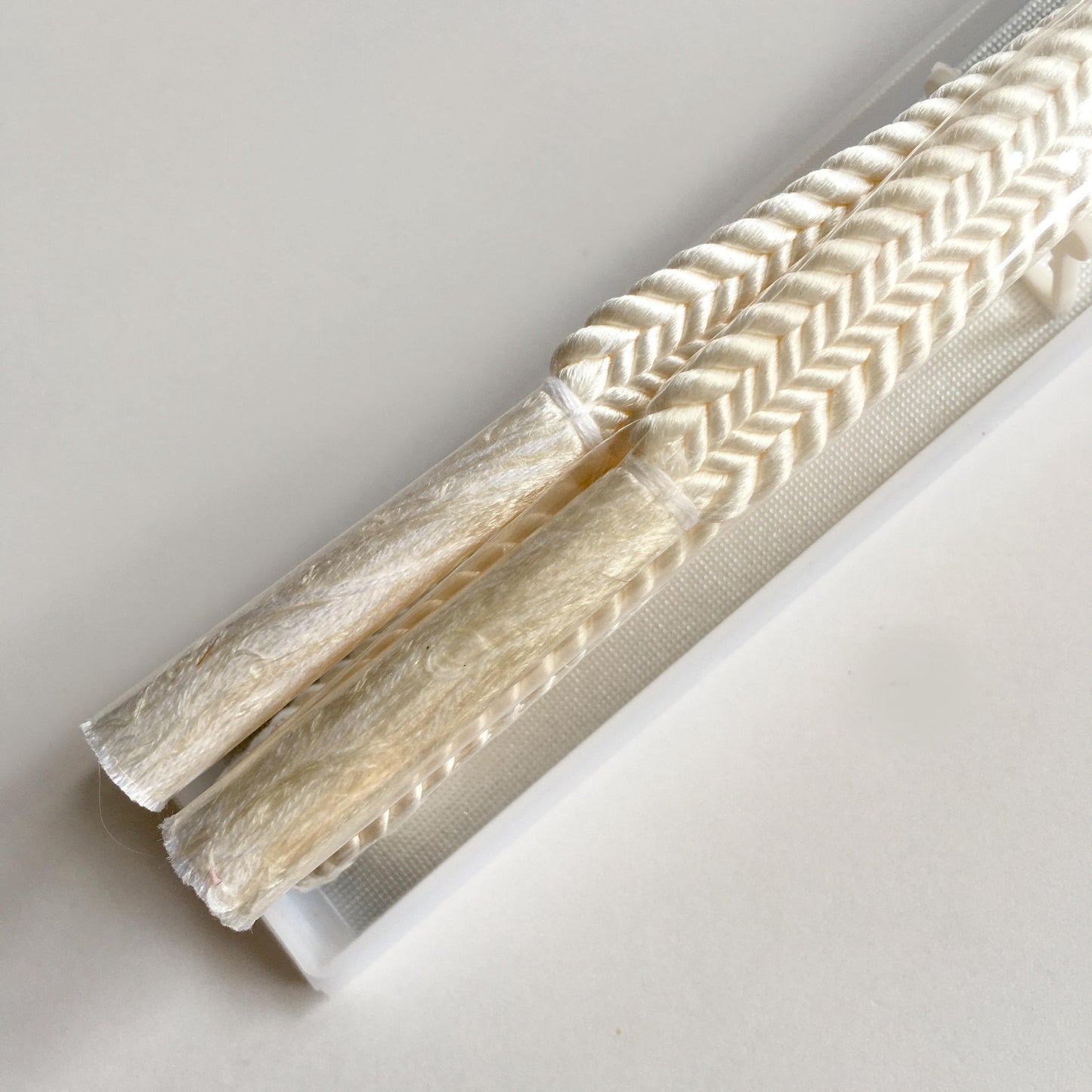 Silk obijime - thin belt with tassels - plain black or white