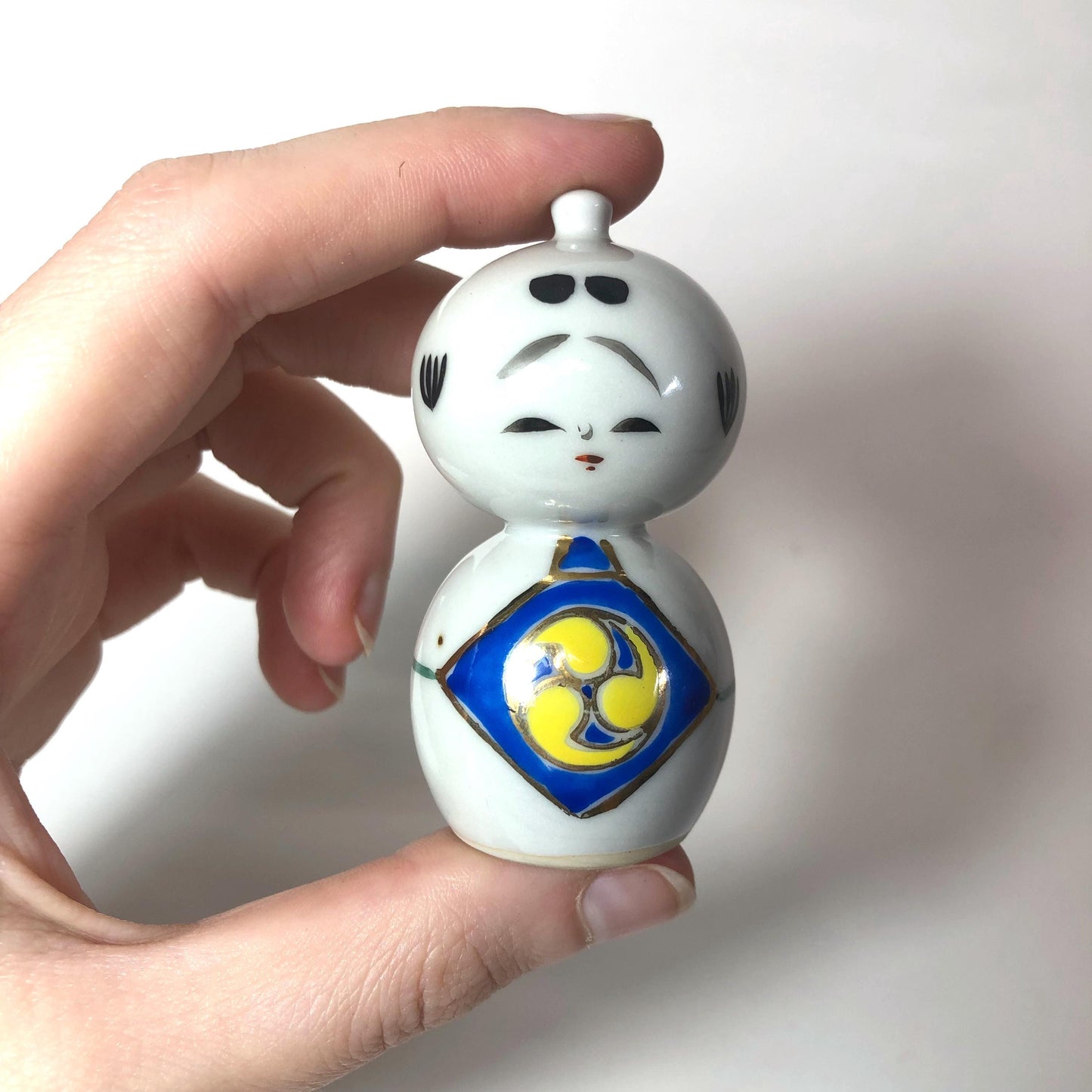 Cute Japanese figurine set - porcelain kokeshi dolls - a boy and a girl