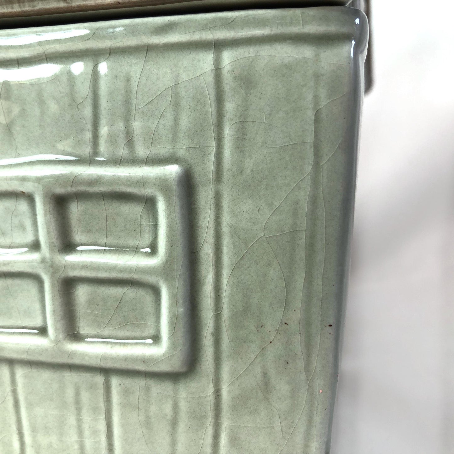Showa era cute jar with a lid - Dracula's house