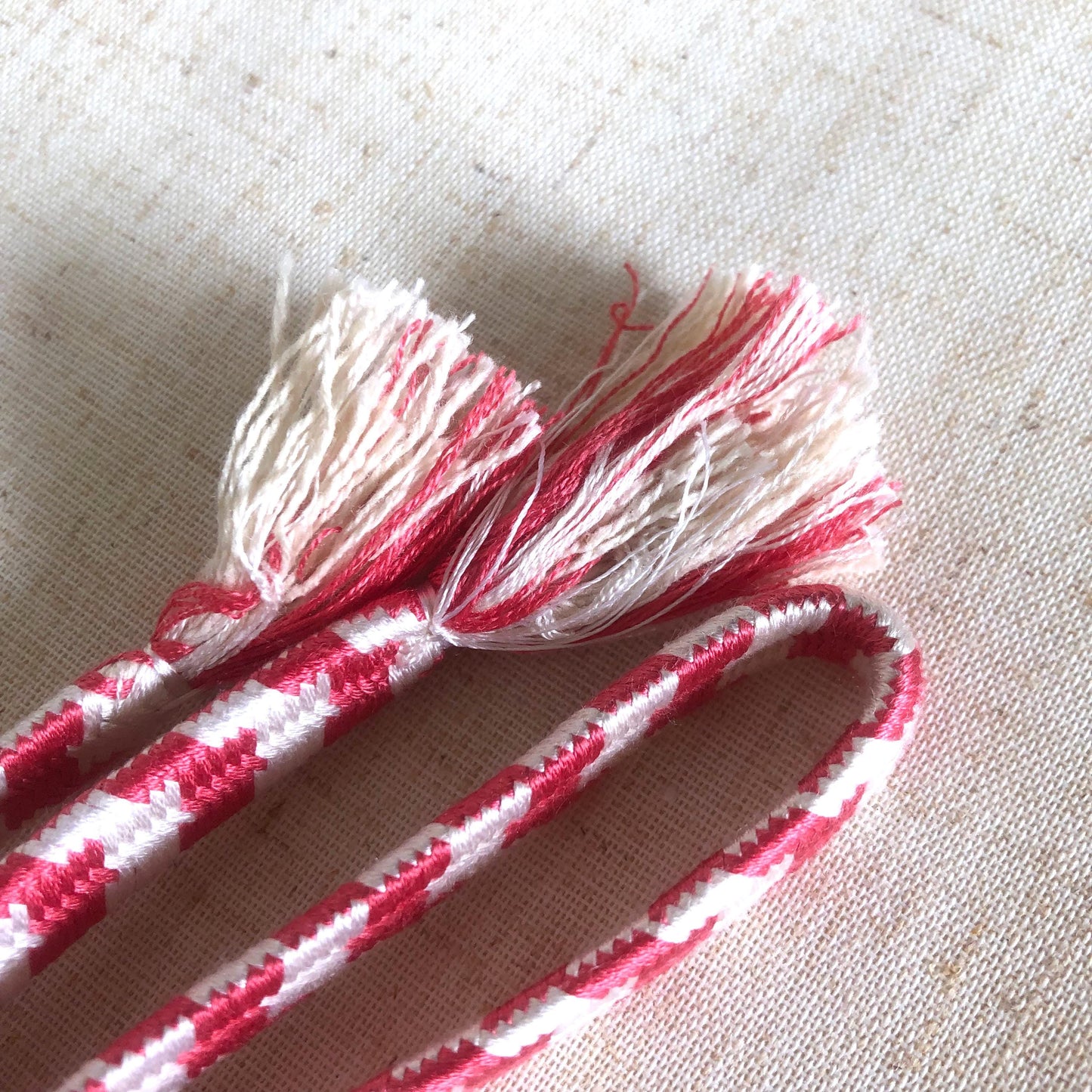 Vibrant silk obijime - thin belt with tassels - dark pink and white hound tooth