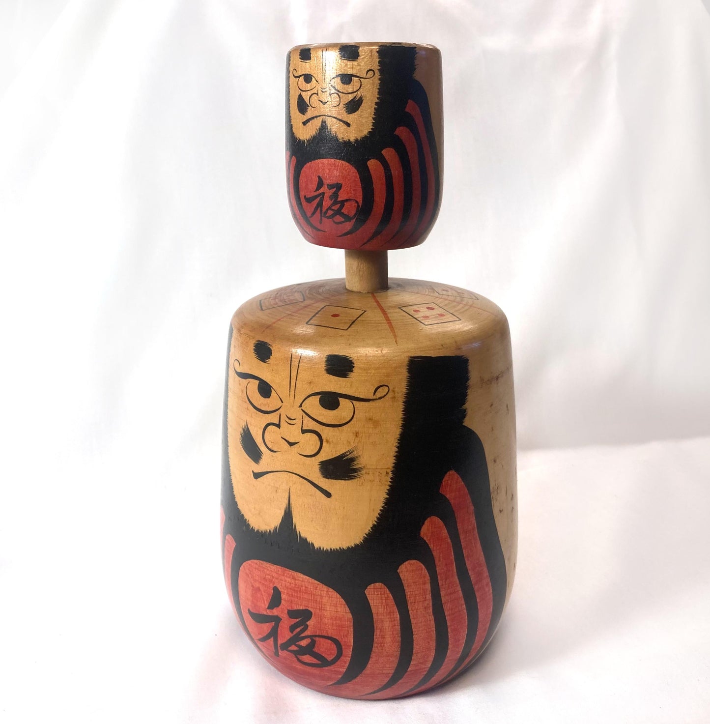 Wooden Daruma figurine - dice game