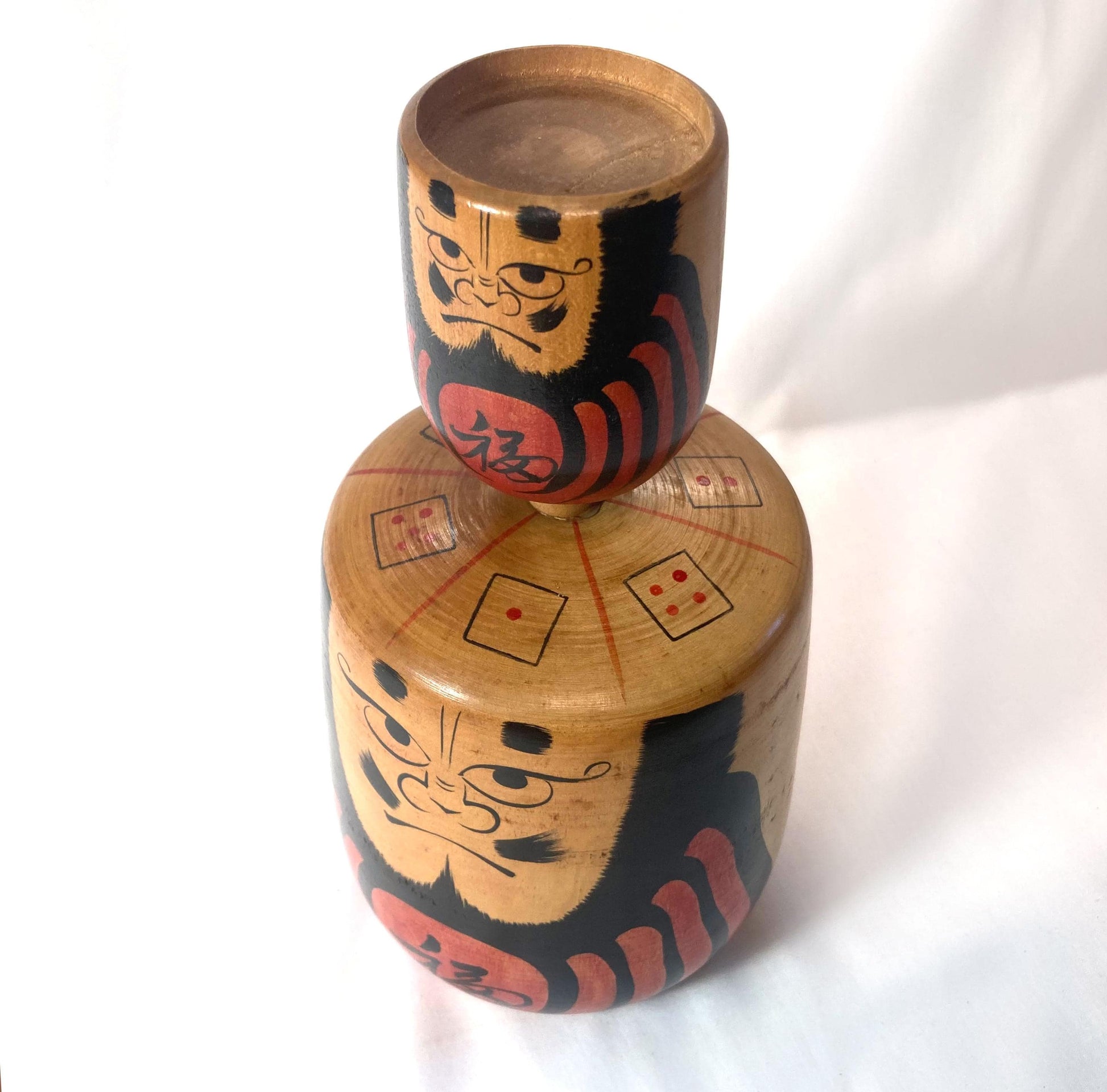 Wooden Daruma figurine - dice game