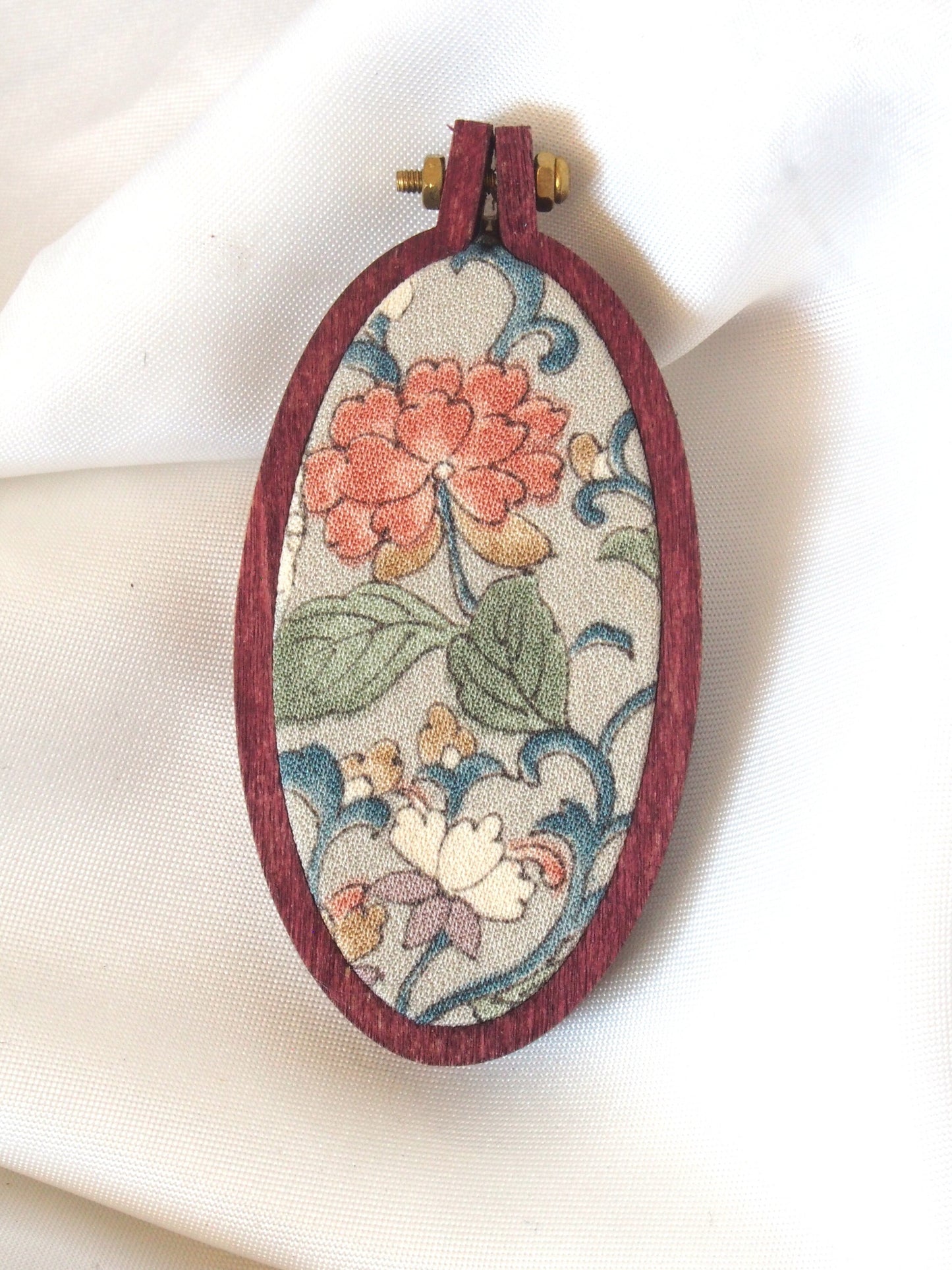 Handmade kimono brooch - wood and silk - oval shape