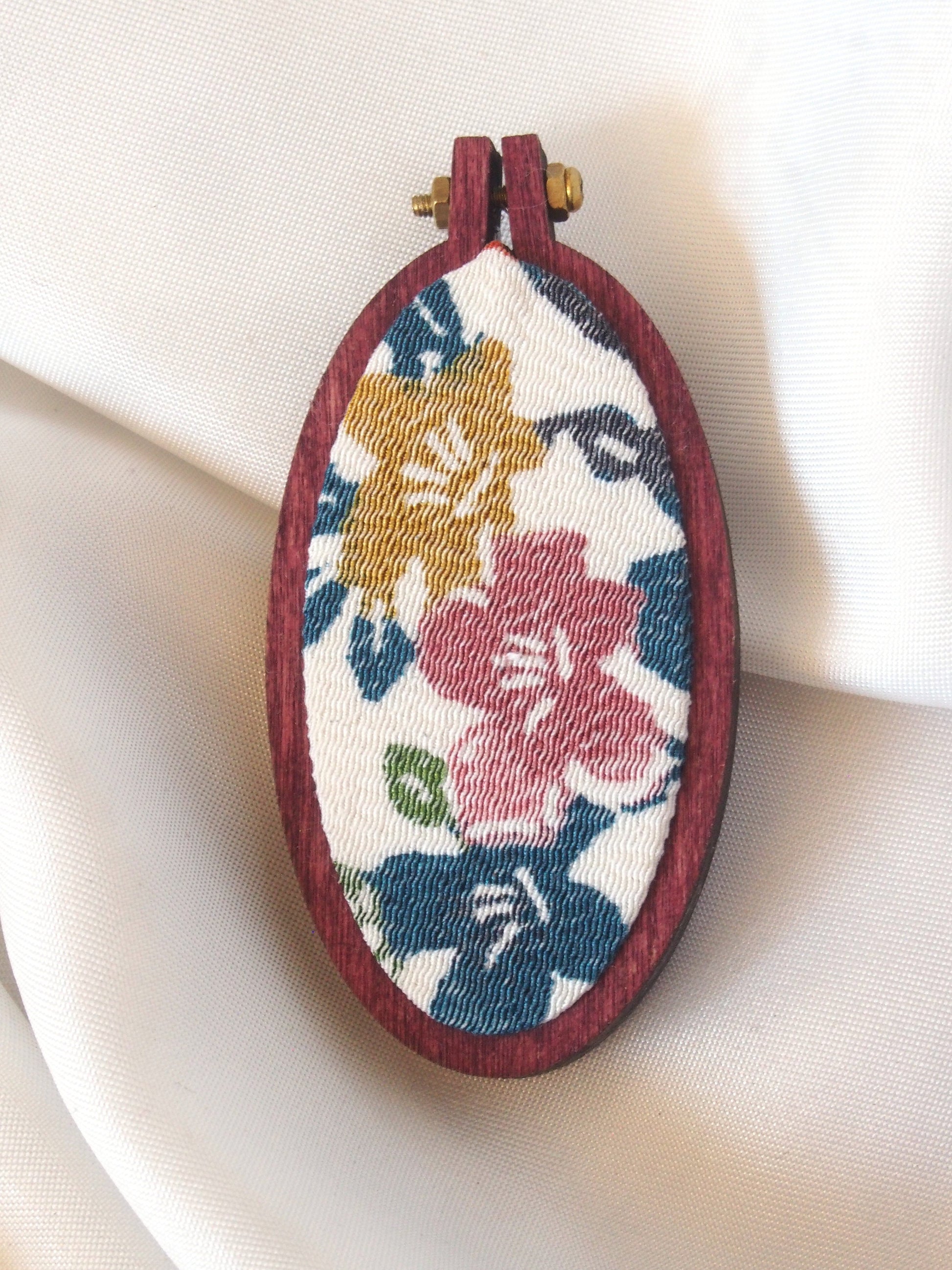 Handmade kimono brooch - wood and silk - oval shape