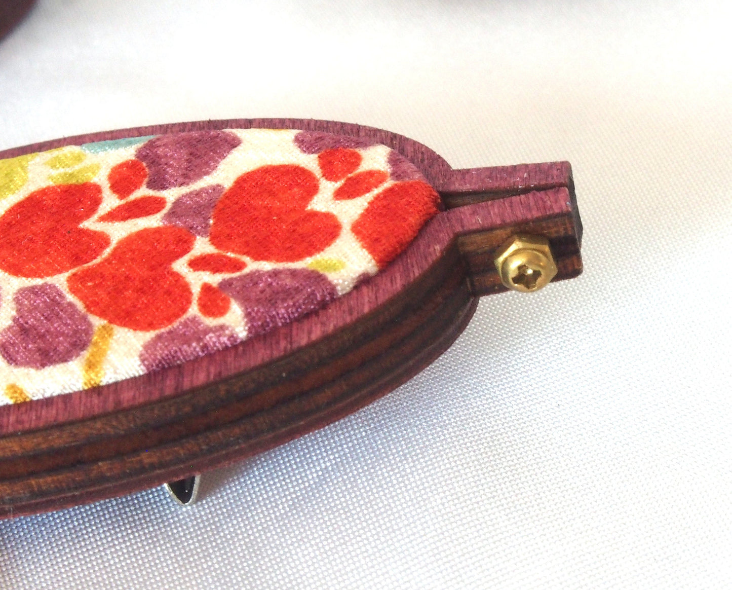 Handmade kimono brooch - wood and silk - oval shape