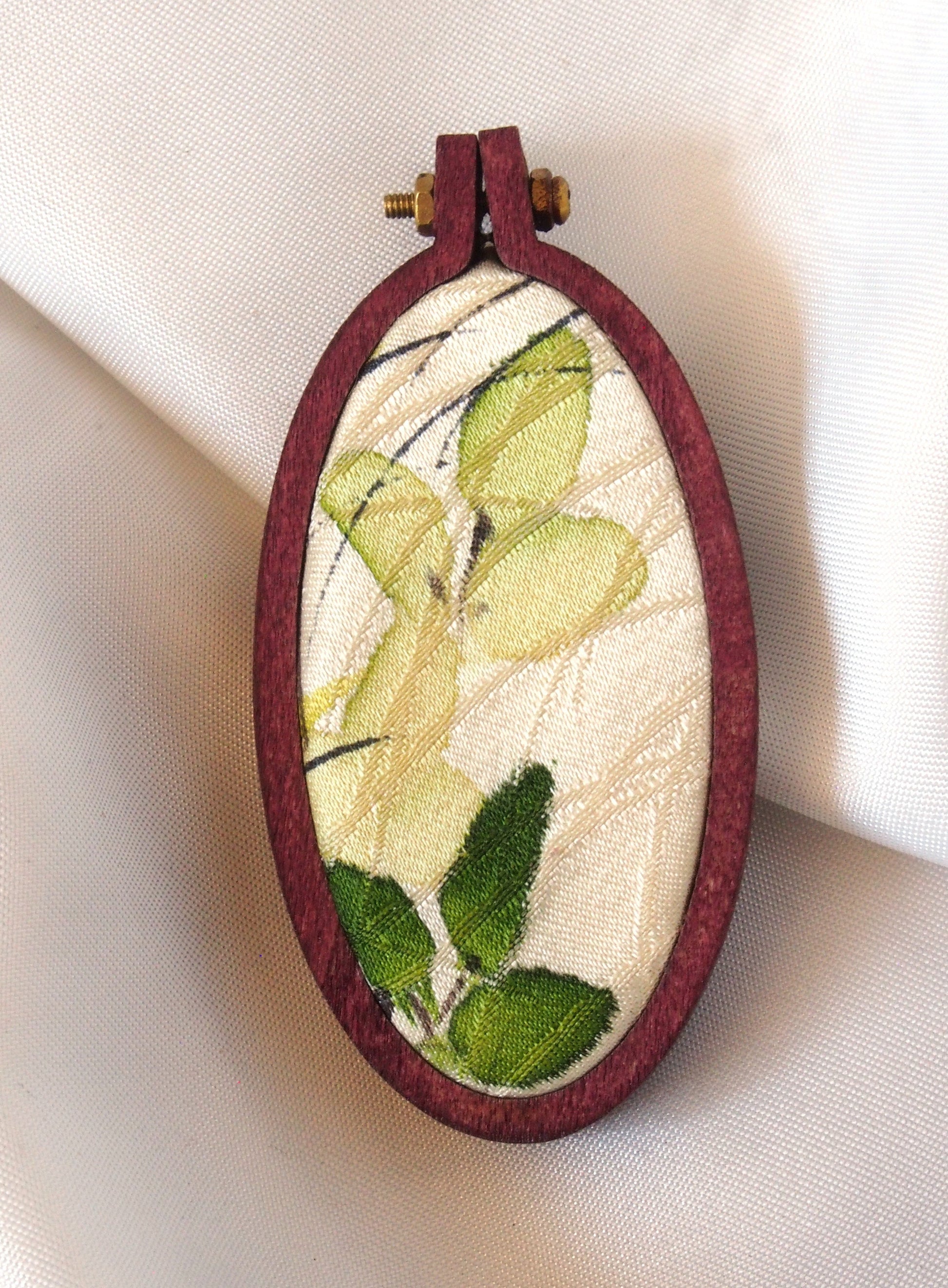 Handmade kimono brooch - wood and silk - oval shape