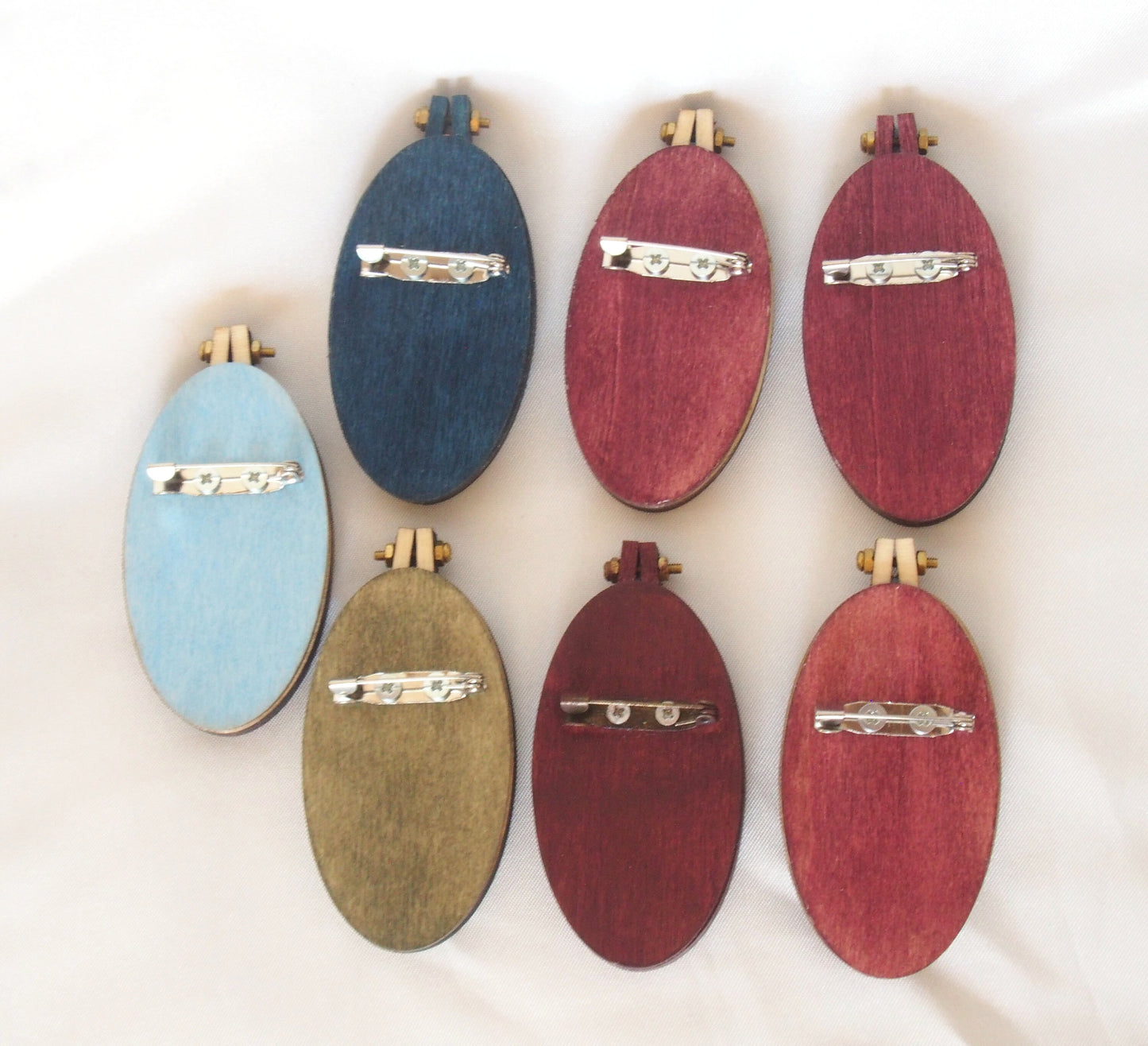 Handmade kimono brooch - wood and silk - oval shape