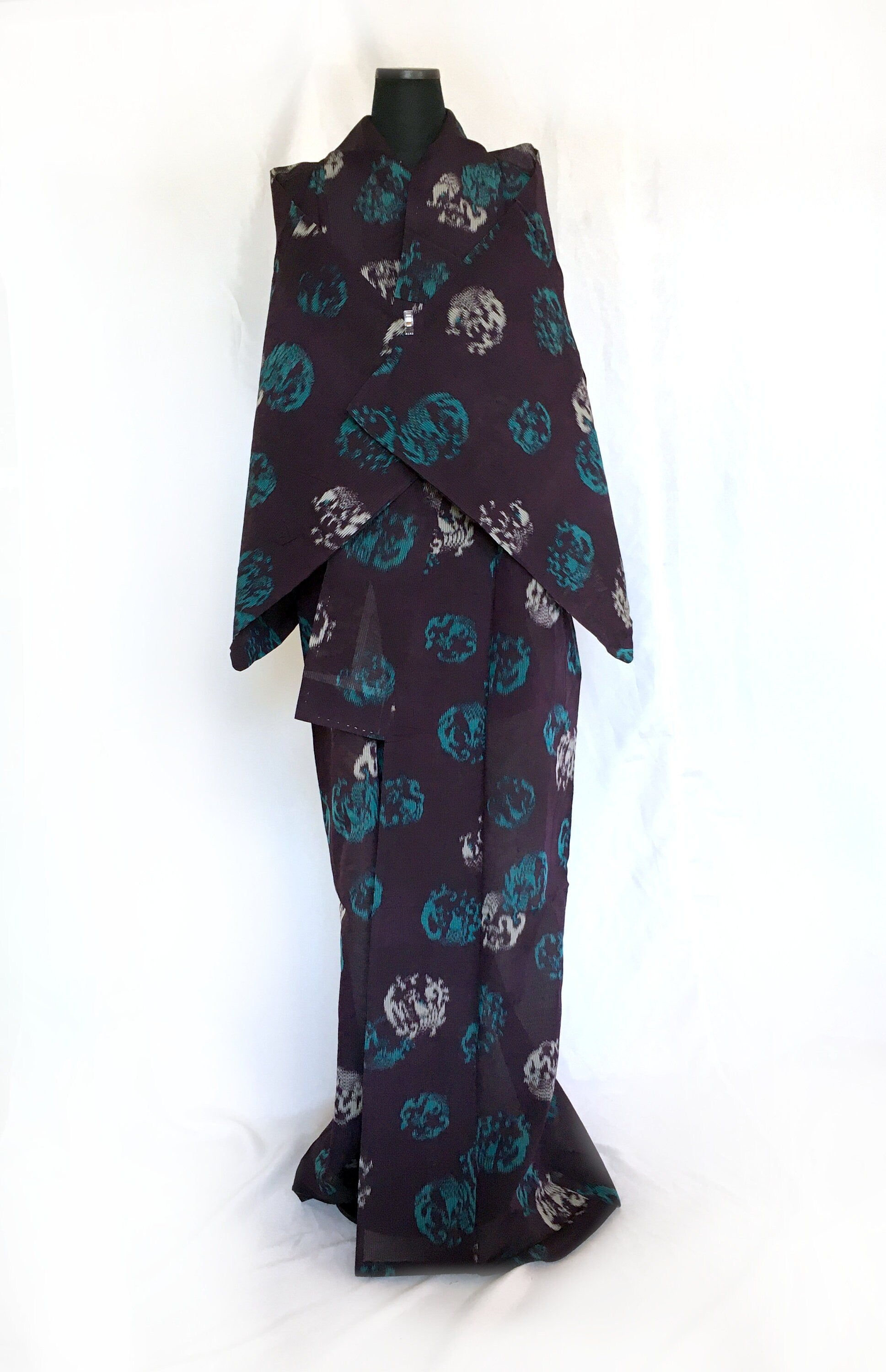 Vintage Japanese summer kimono - woven silk meisen - dark purple with white and turquoise circular waves pattern
