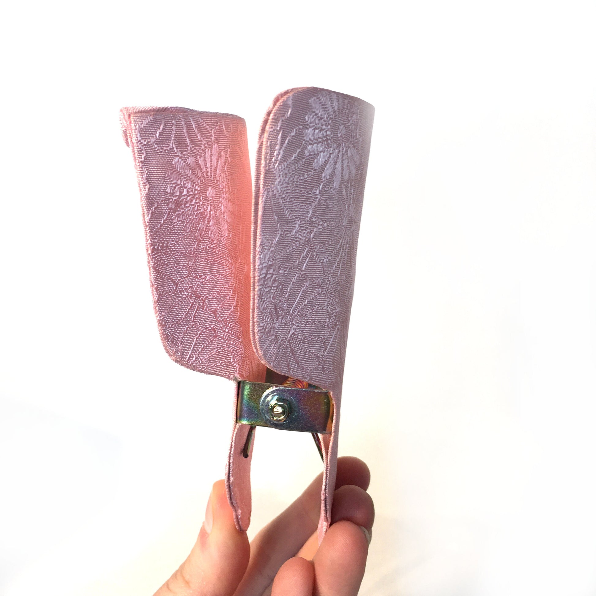 Kimono dressing accessory - eridome - collar clip