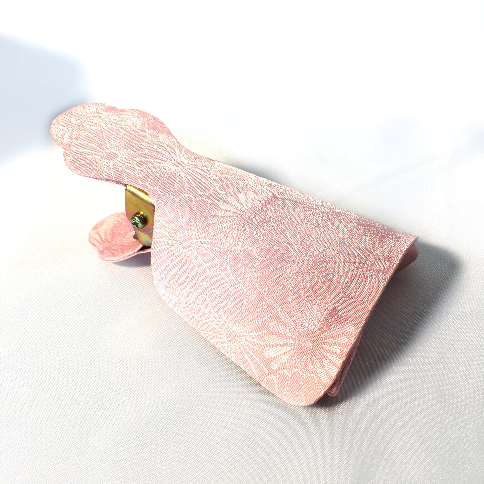 Kimono dressing accessory - eridome - collar clip