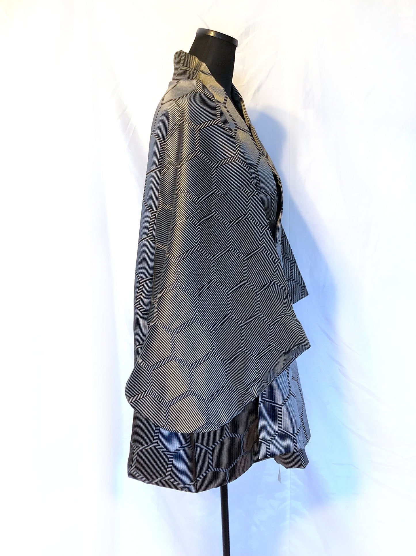 Vintage Japanese kimono coat - black and white short jacket dochugi