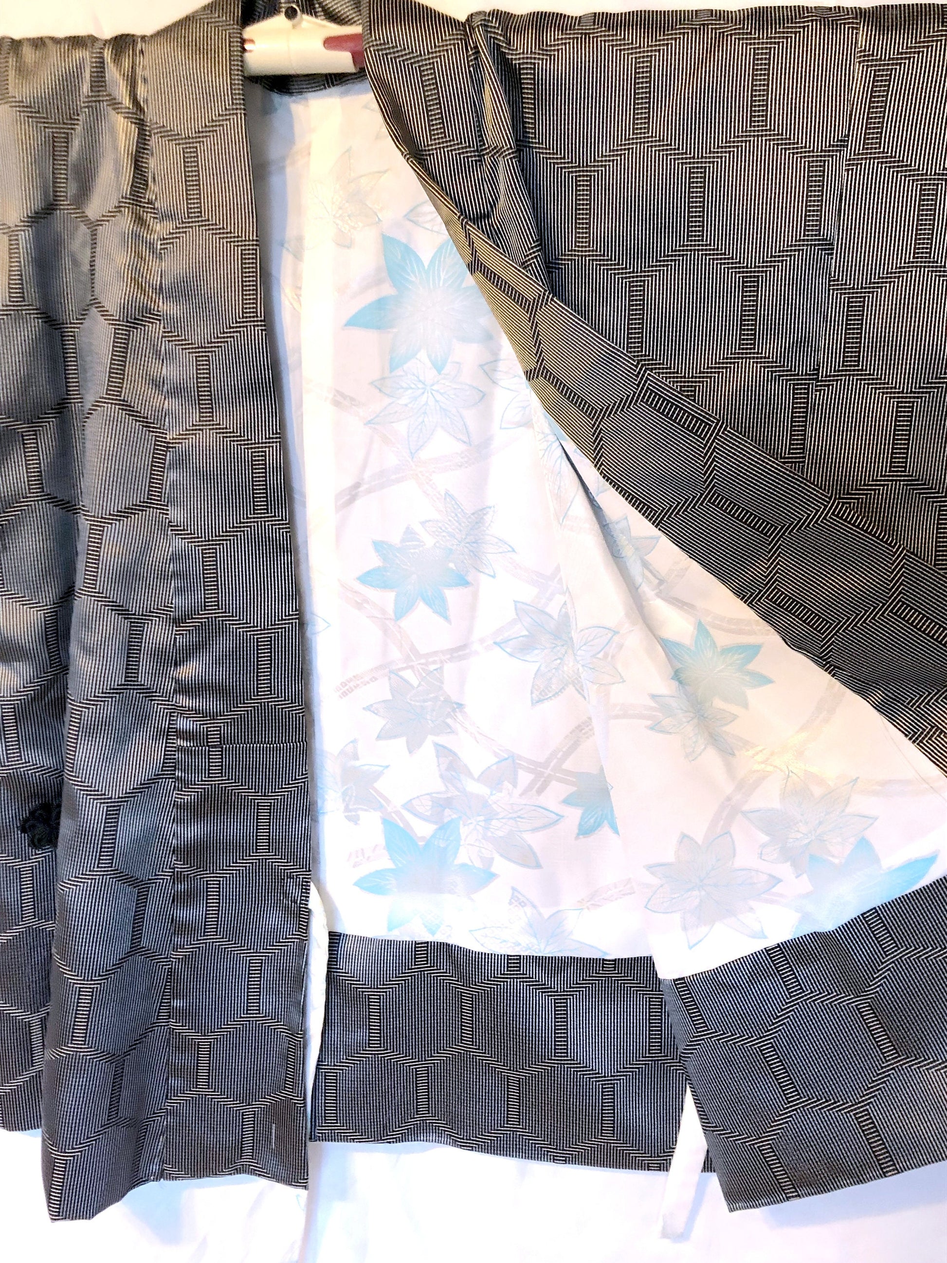 Vintage Japanese kimono coat - black and white short jacket dochugi