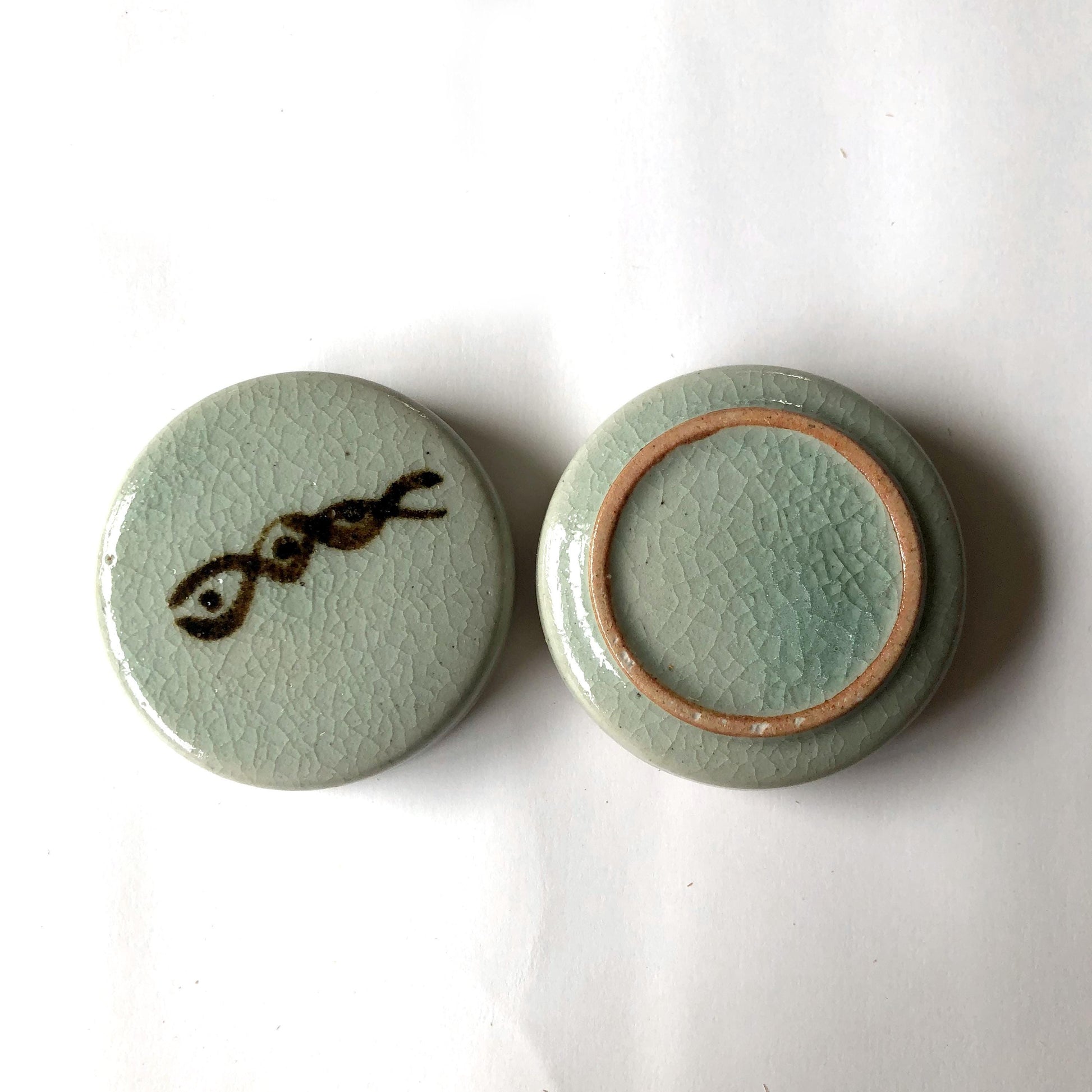 Japanese incense dish / trinket box - simple round with geometric decoration