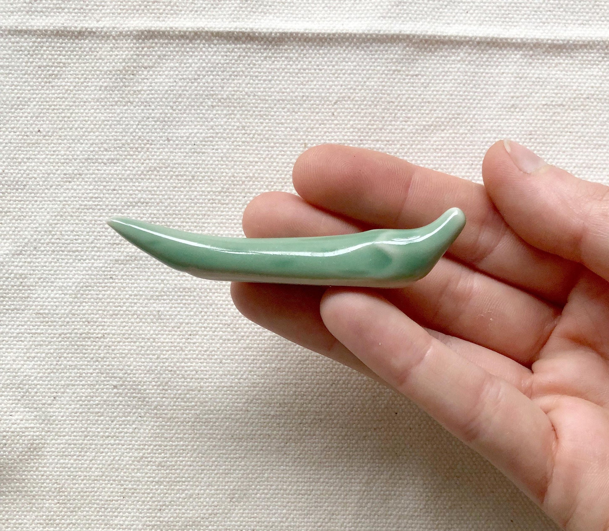 Japanese ceramic hashioki - chopstick / cutlery rest - realistic okra