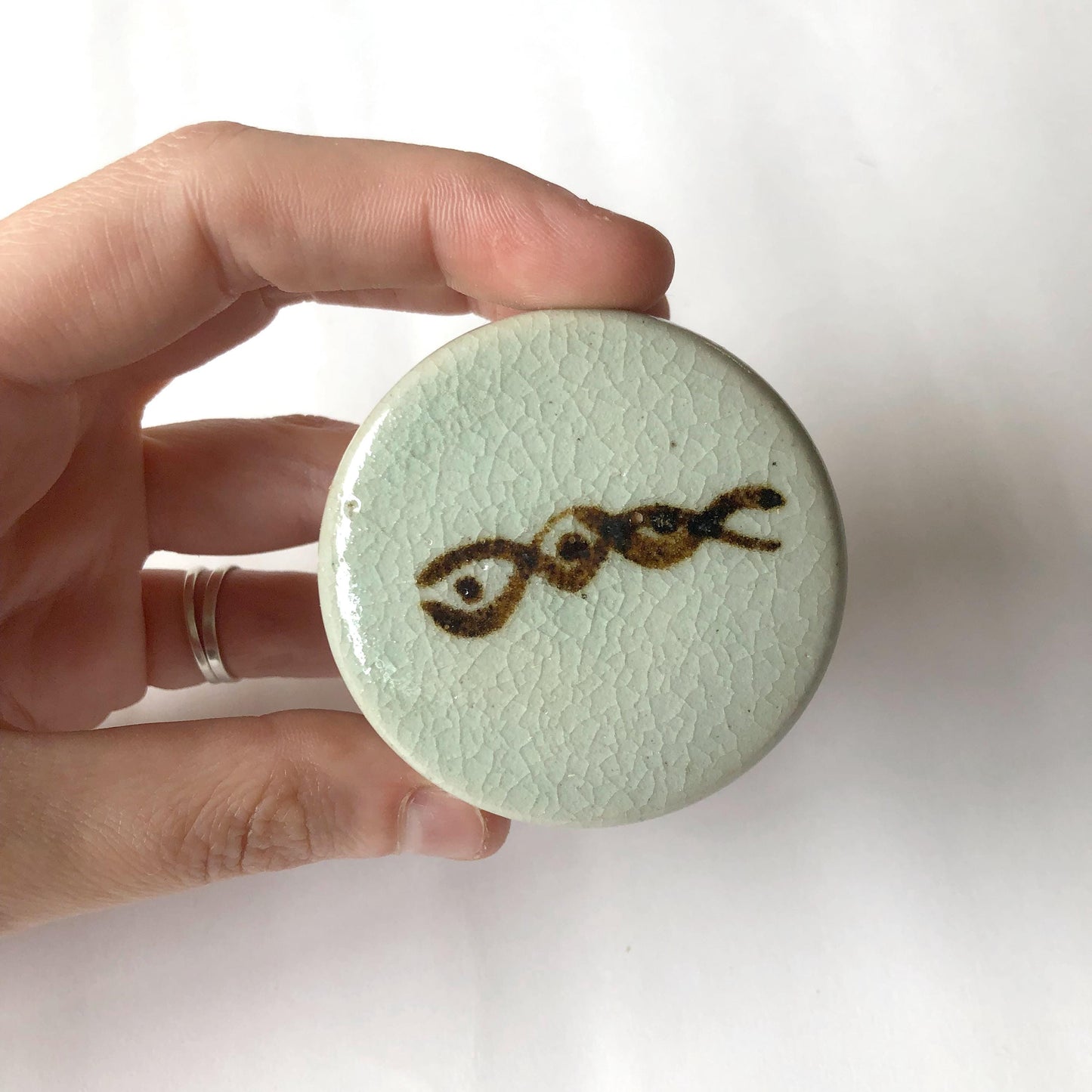 Japanese incense dish / trinket box - simple round with geometric decoration