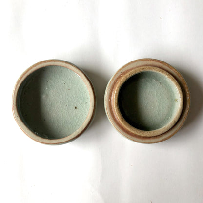 Japanese incense dish / trinket box - simple round with geometric decoration