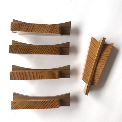 ElegantJapanese wooden hashioki - chopstick / cutlery rest - arrow feathers