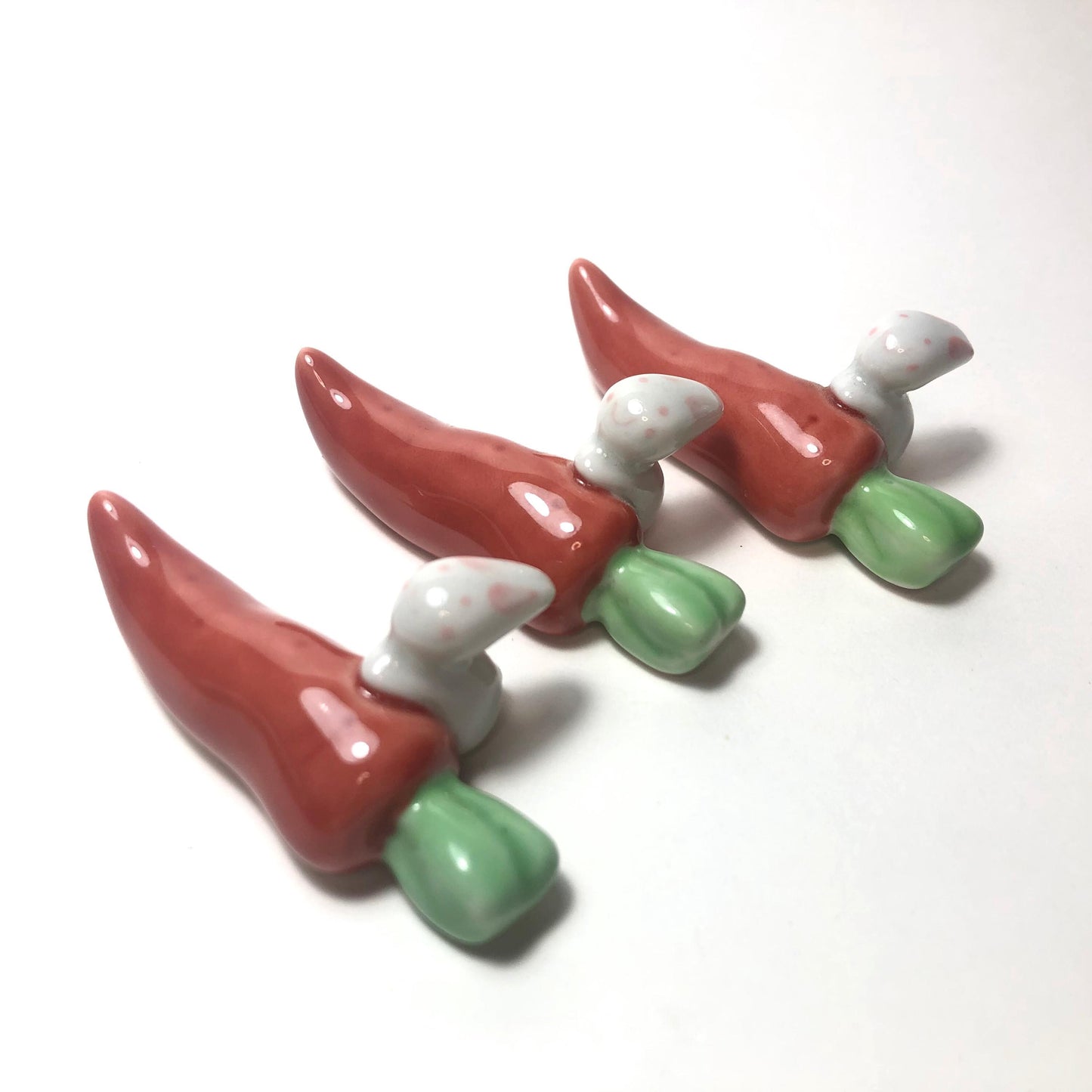 Cute ceramic hashioki - chopstick / cutlery rest - rabbits with carrots