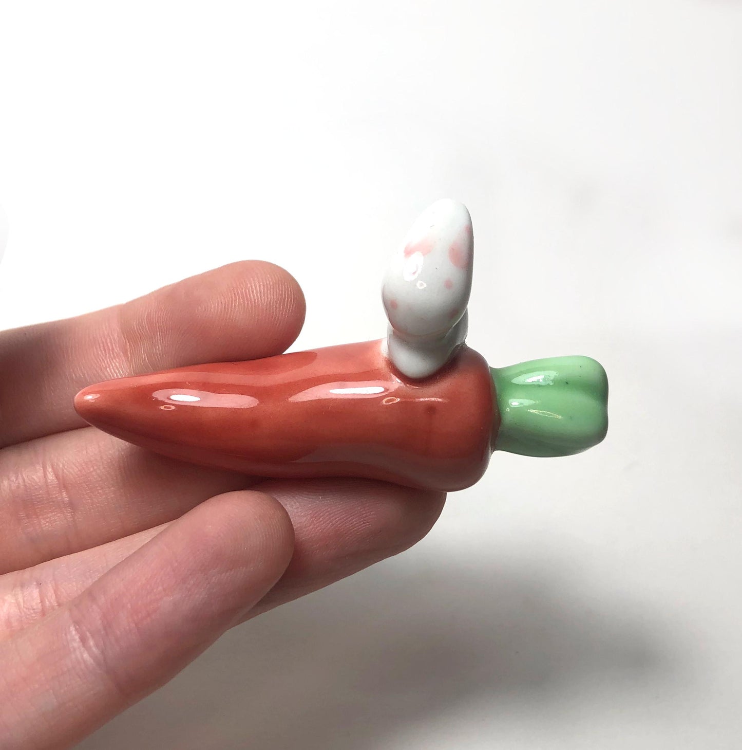 Cute ceramic hashioki - chopstick / cutlery rest - rabbits with carrots