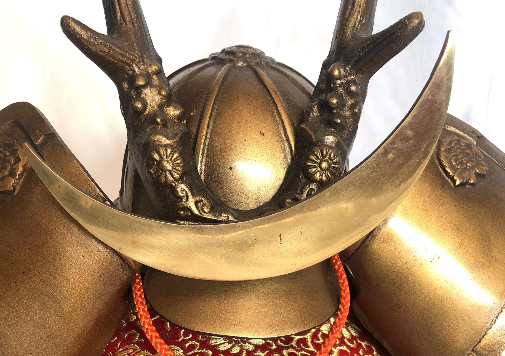 Cast iron statue - Japanese kabuto helmet - Yamanaka Yukimori (Shikanosuke)