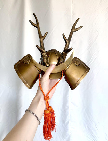 Cast iron statue - Japanese kabuto helmet - Yamanaka Yukimori (Shikanosuke)