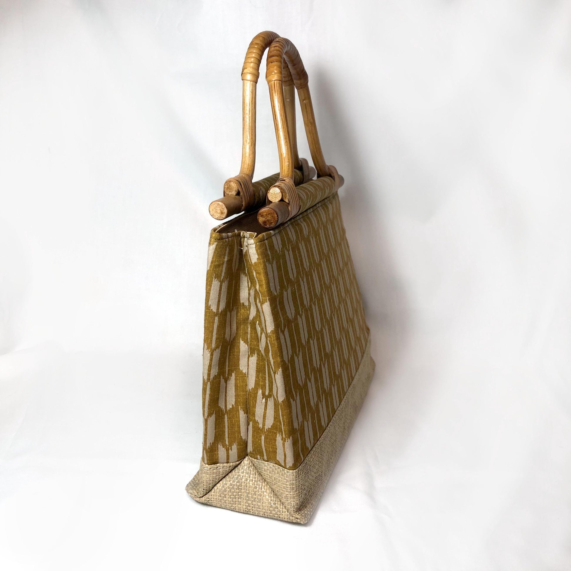 Casual cotton handbag with yagasuri pattern and bamboo handles
