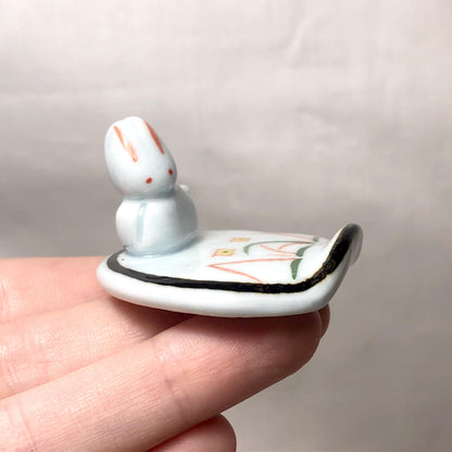 Cute ceramic hashioki - chopstick / cutlery rest - two bunnies