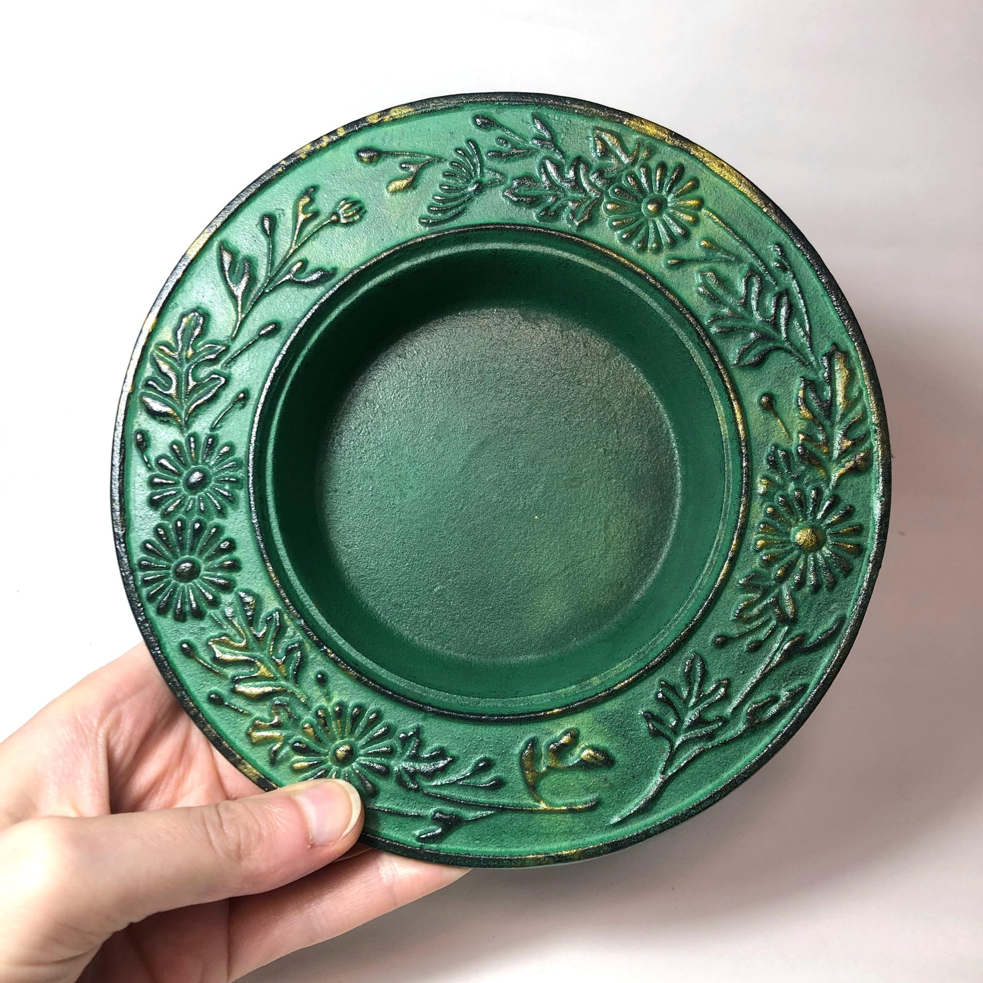 Japanese cast iron ashtray - nanbu tekki - green chrysanthemum flower
