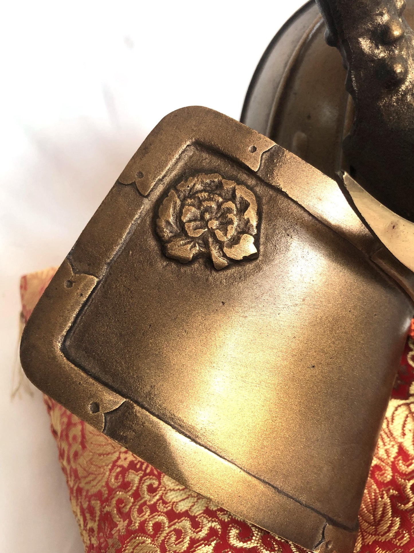 Cast iron statue - Japanese kabuto helmet - Yamanaka Yukimori (Shikanosuke)