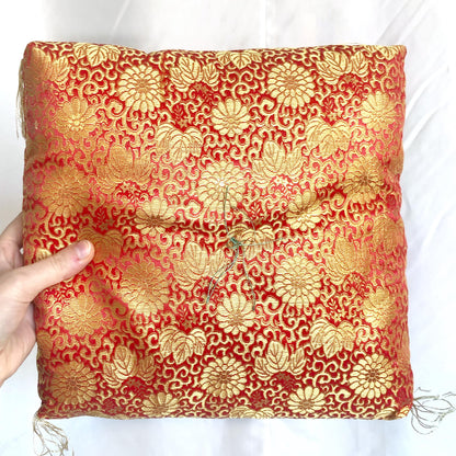 Cast iron statue - Japanese kabuto helmet - Yamanaka Yukimori (Shikanosuke)