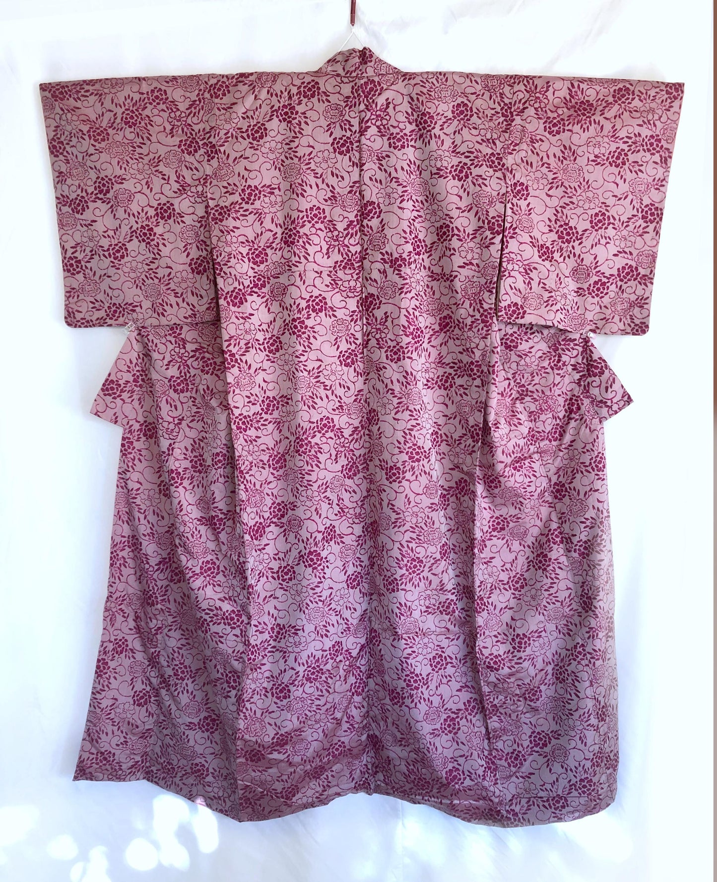 Casual vintage kimono - light purple komon with floral motifs