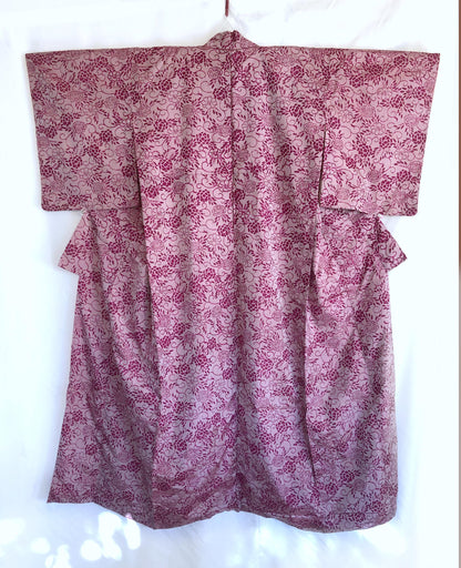 Casual vintage kimono - light purple komon with floral motifs