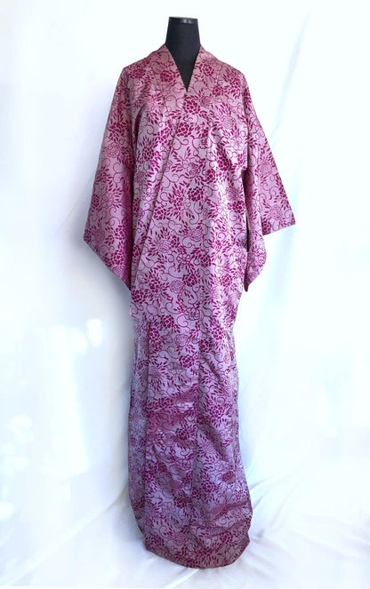 Casual vintage kimono - light purple komon with floral motifs