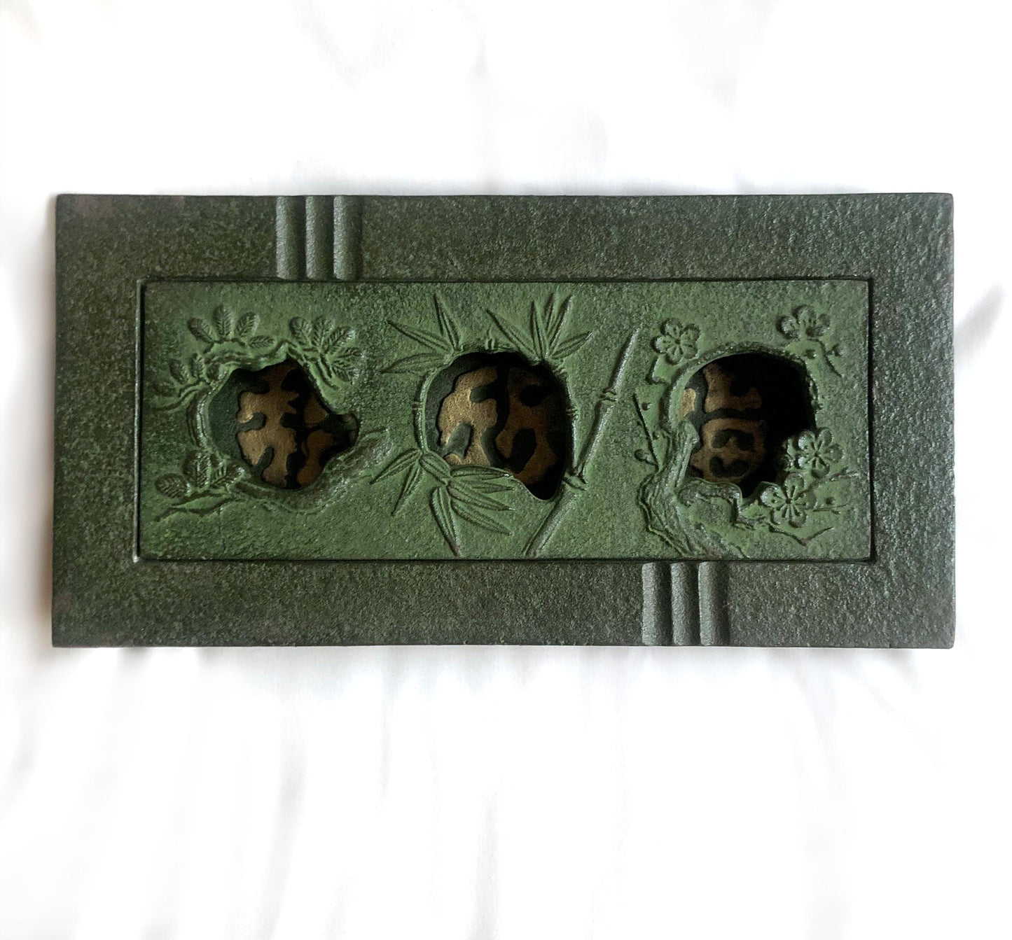 Big Japanese iron cast ashtray - three friends of winter