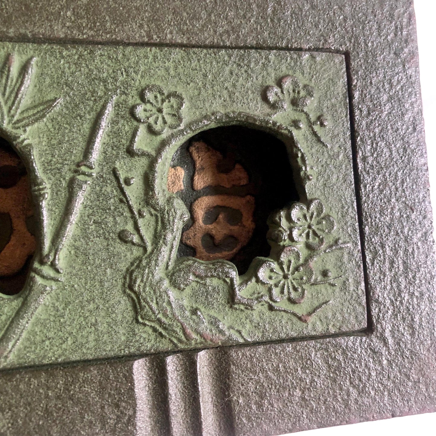 Big Japanese iron cast ashtray - three friends of winter