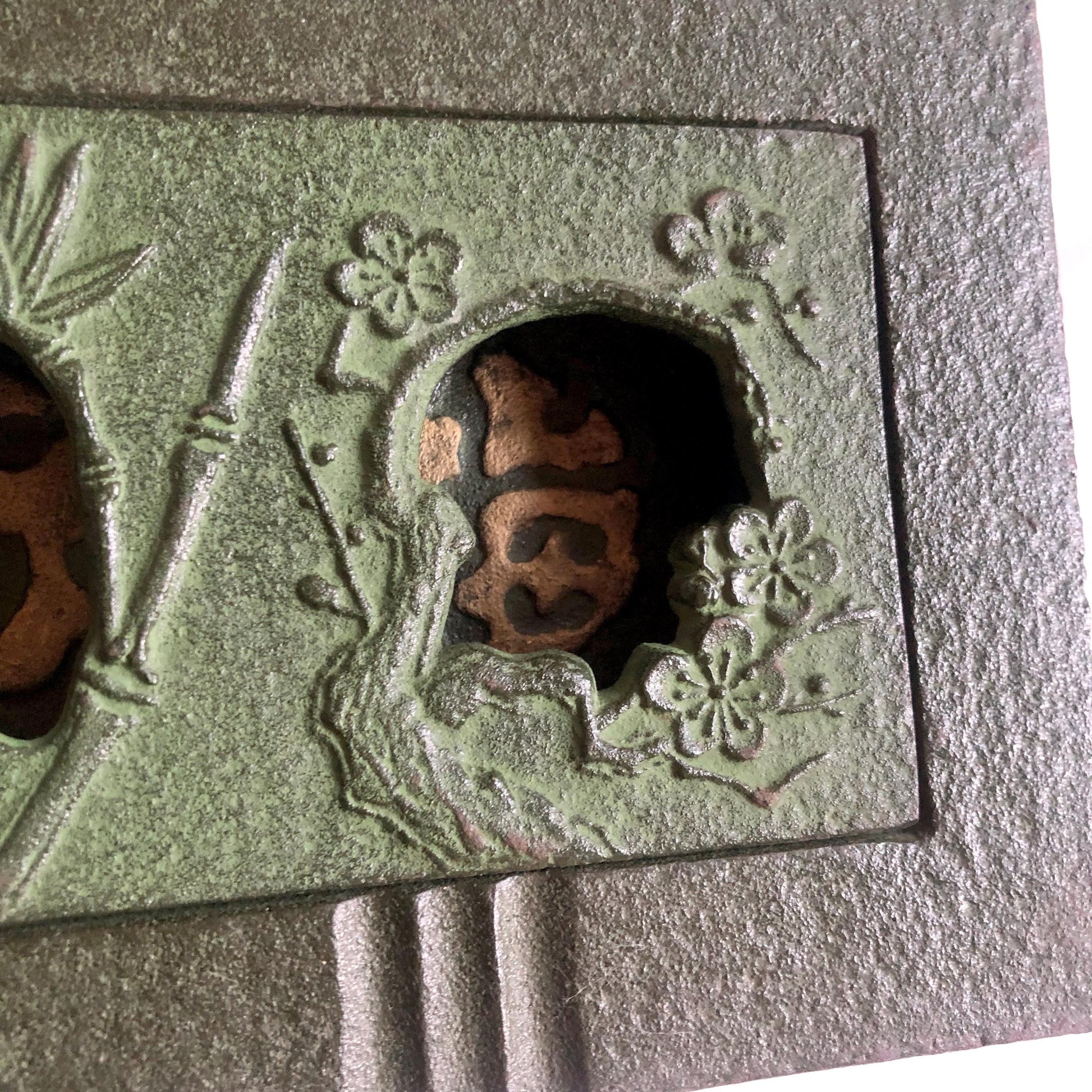 Big Japanese iron cast ashtray - three friends of winter