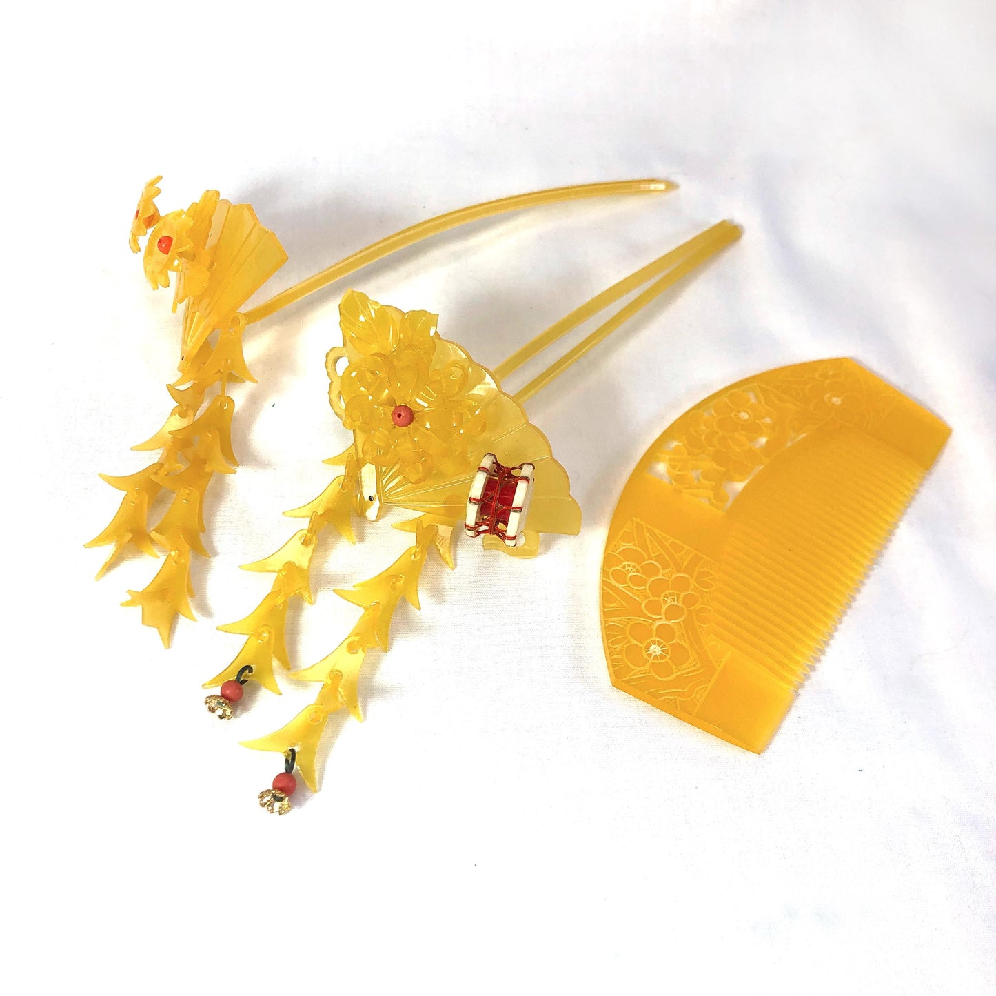 Vintage Japanese hair accessory set - hairpins and a comb with floral motifs