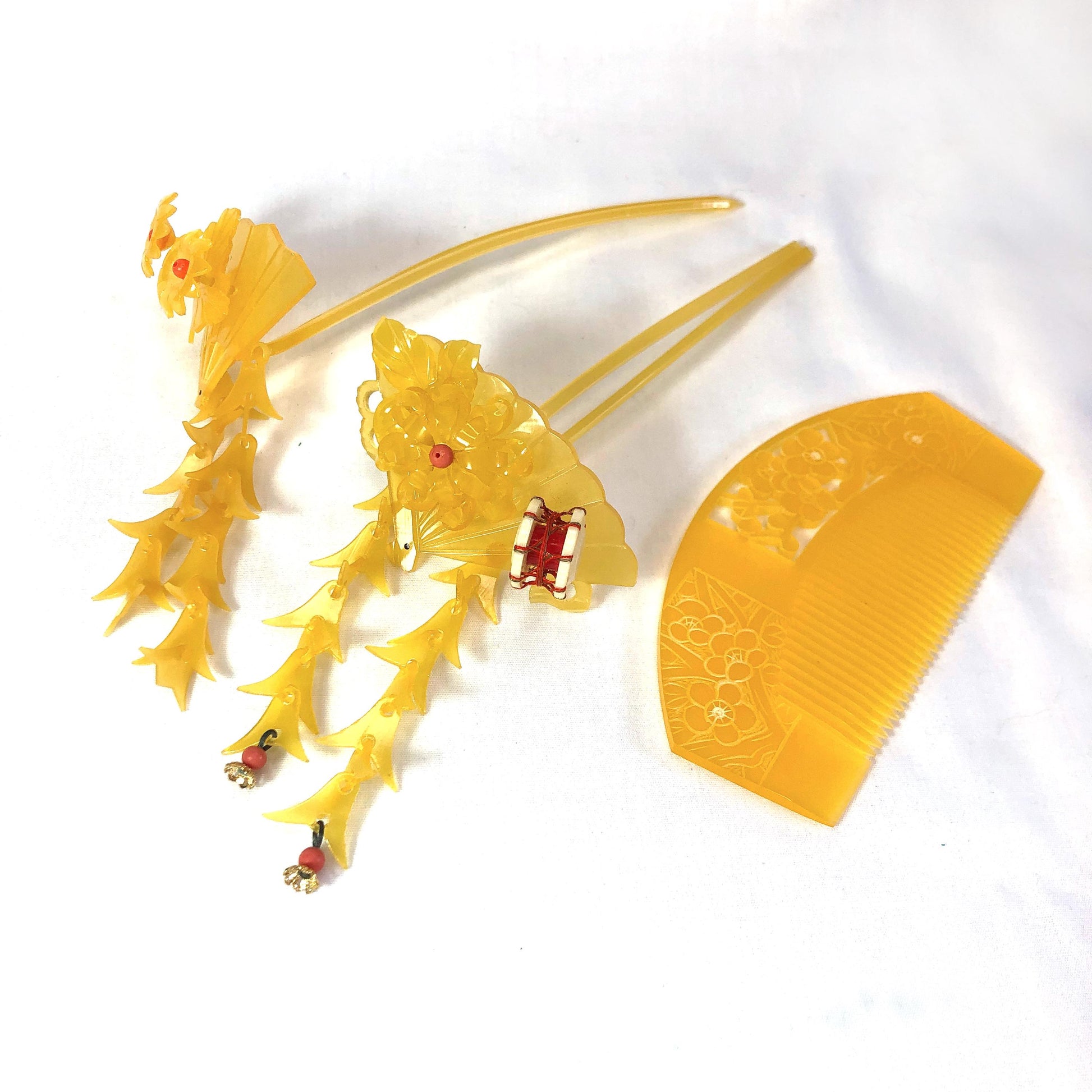 Vintage Japanese hair accessory set - hairpins and a comb with floral motifs