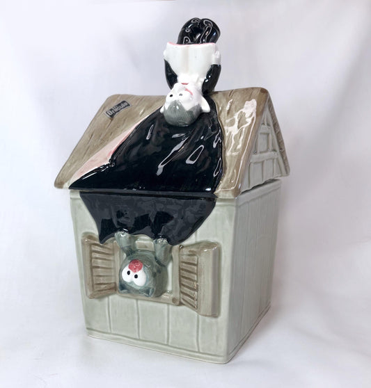Showa era cute jar with a lid - Dracula's house