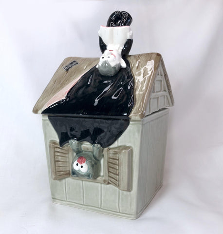 Showa era cute jar with a lid - Dracula's house