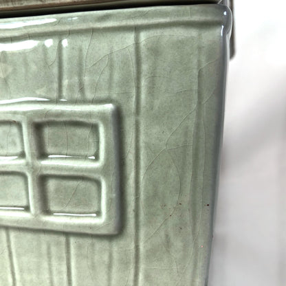 Showa era cute jar with a lid - Dracula's house