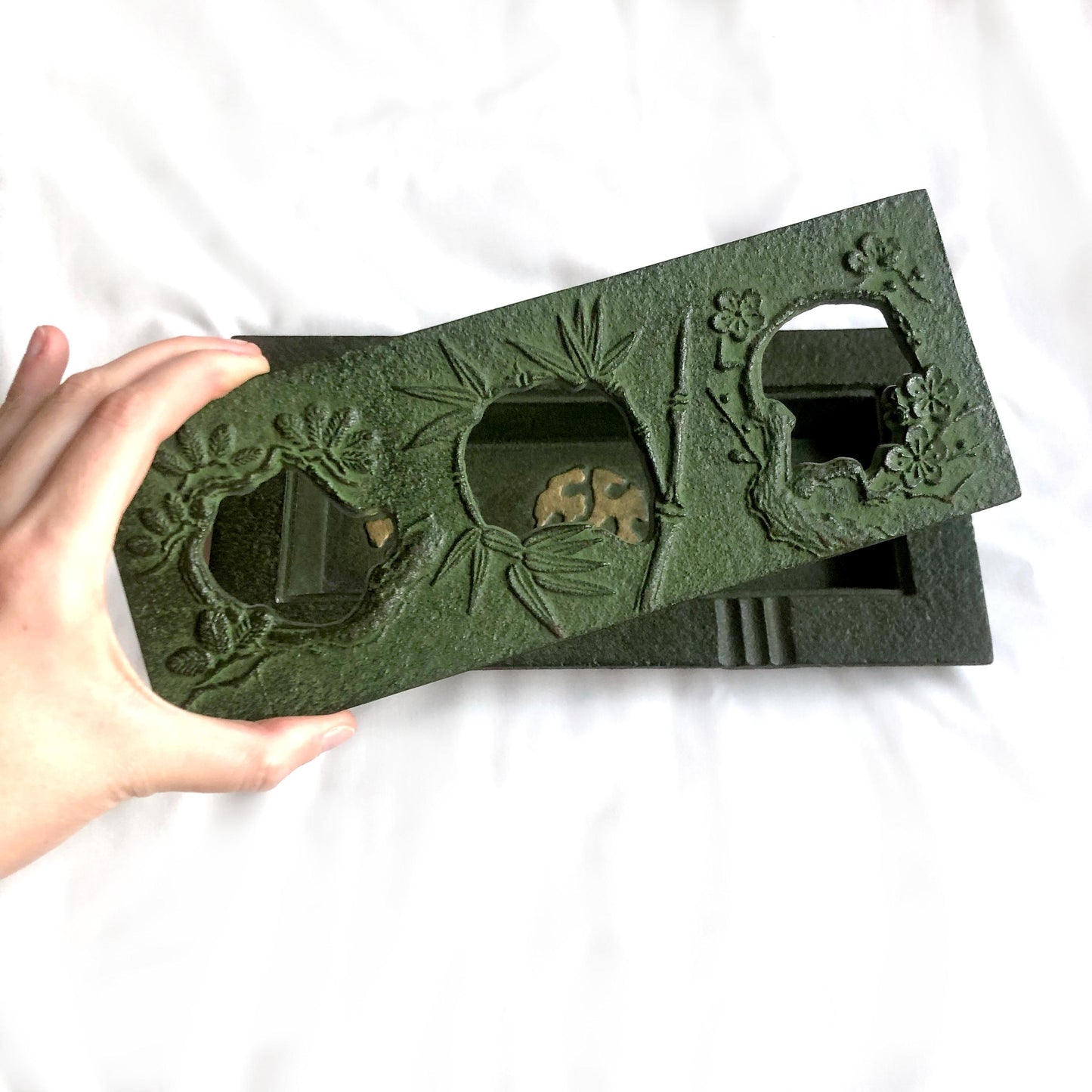 Big Japanese iron cast ashtray - three friends of winter