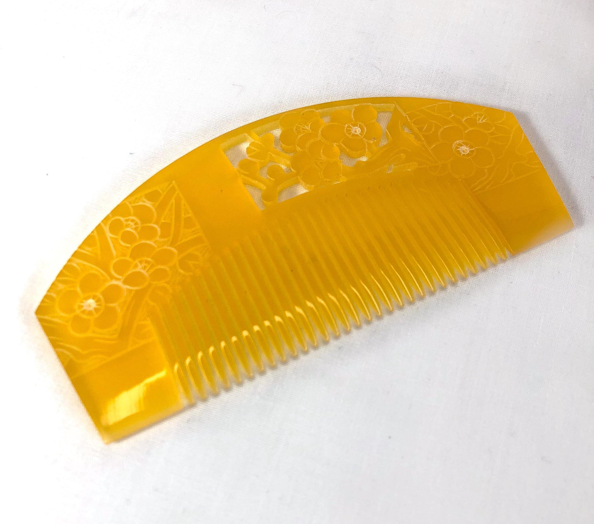 Vintage Japanese hair accessory set - hairpins and a comb with floral motifs