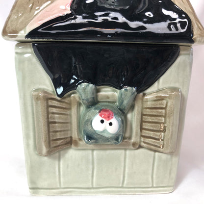 Showa era cute jar with a lid - Dracula's house