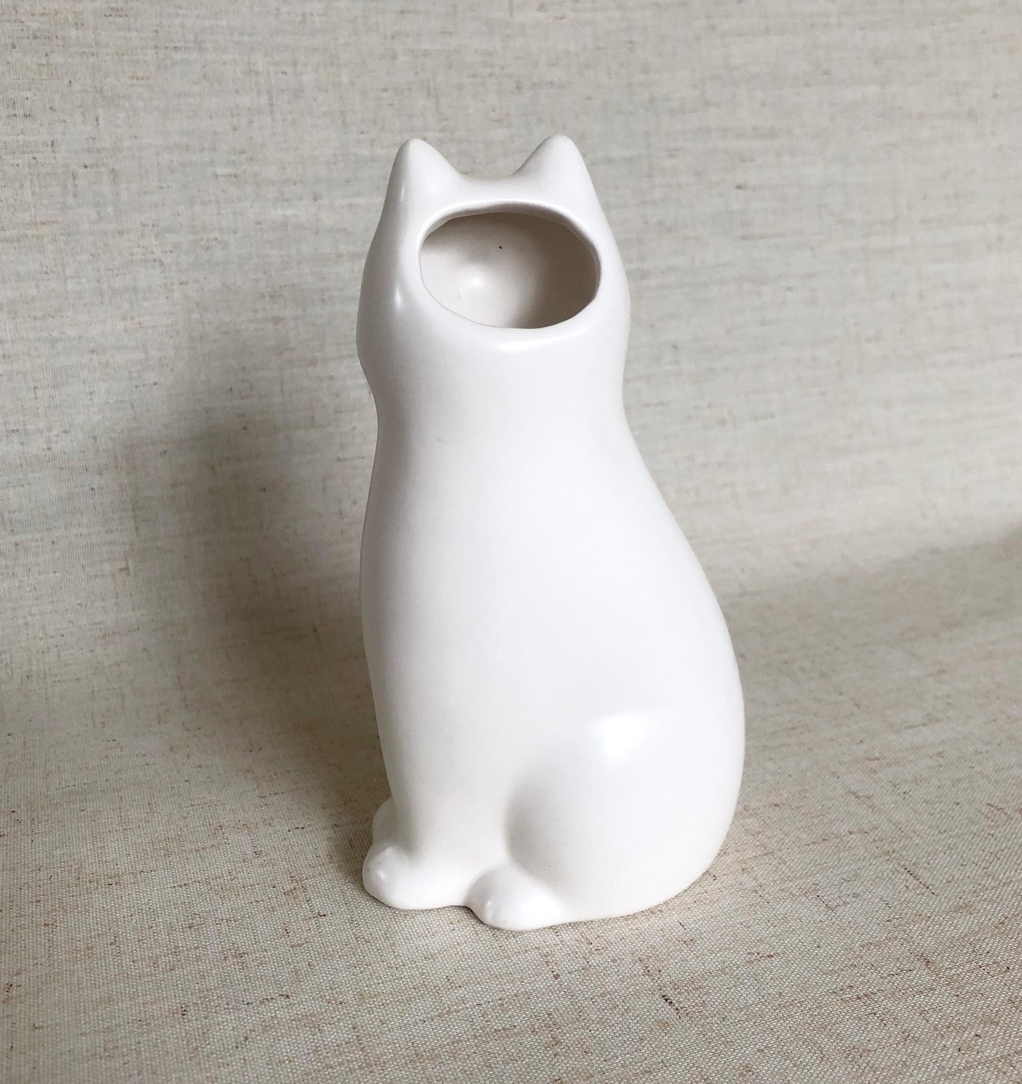 Cute Japanese single bud vase - white cat