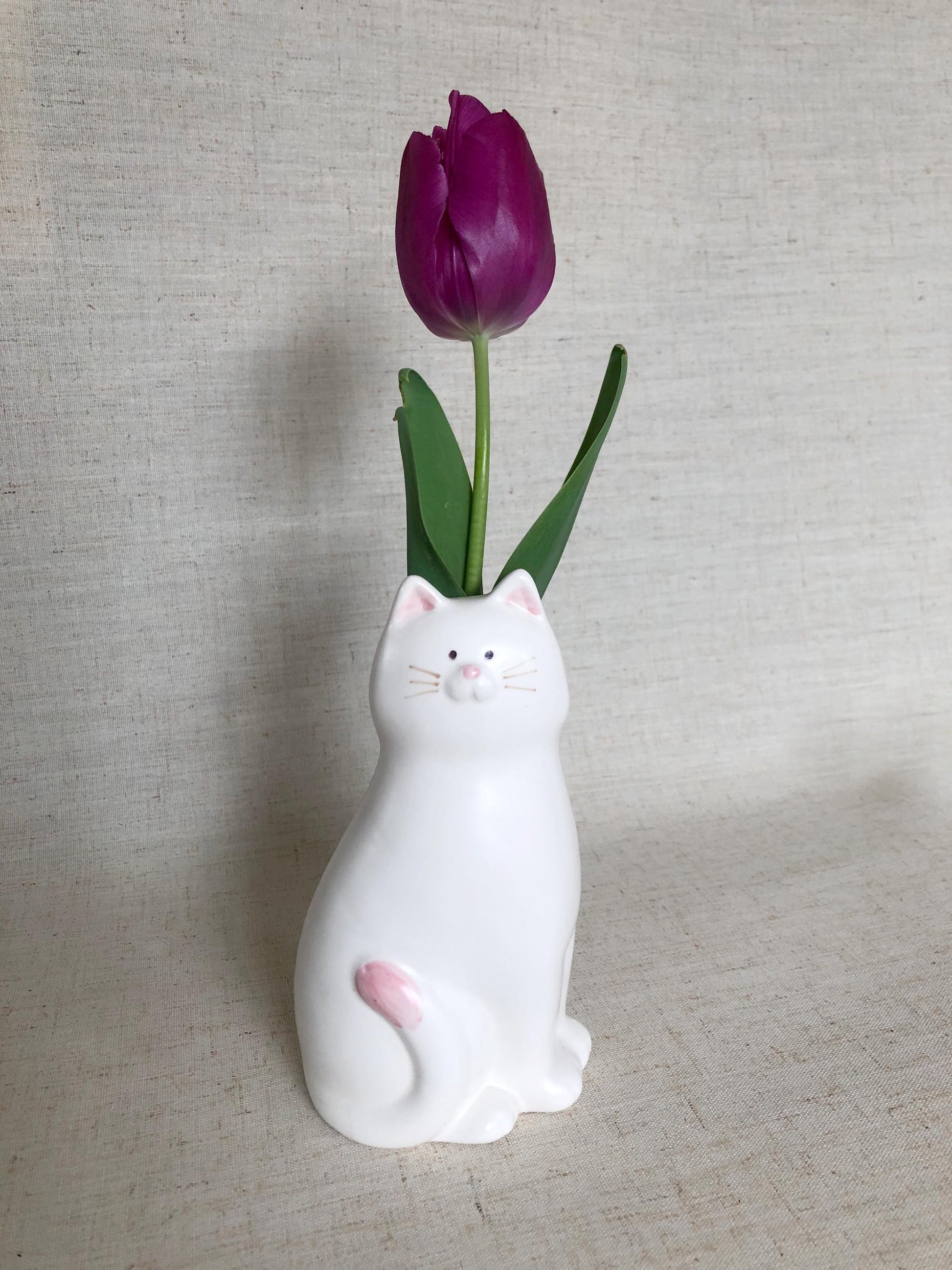 Cute Japanese single bud vase - white cat