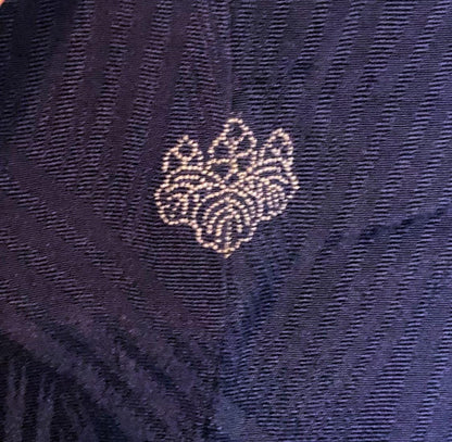 Simple vintage kimono - dark blue with a single family crest (B grade)